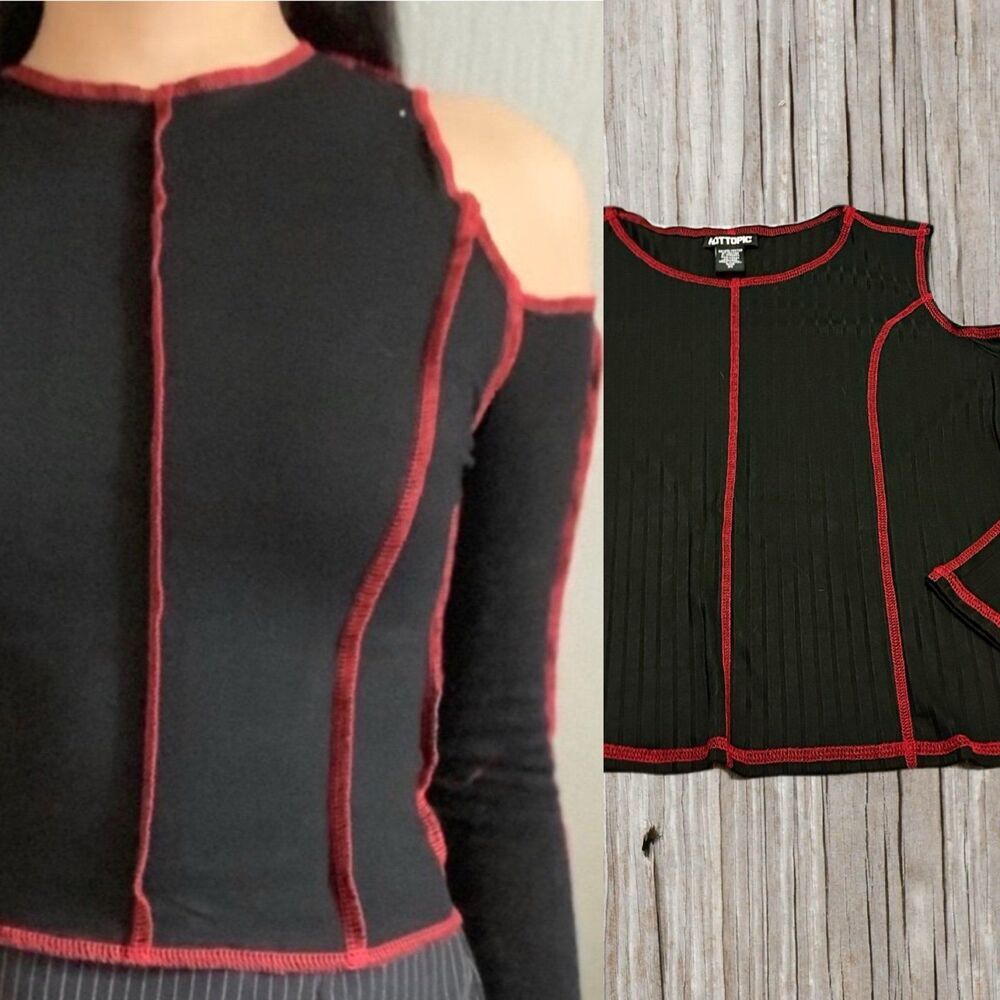 Hot Topic Black Long Sleeve Cold-Shoulder Ribbed Top with Red Stitching 2X
